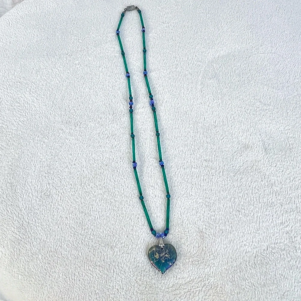 Gold Flaked Glass Heart Pendant - Picture 4 of 5